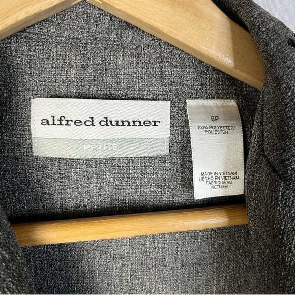 Alfred Dunner Petite Light Gray Laser Cut Floral Button Front Suit Blazer 6P - Picture 5 of 5